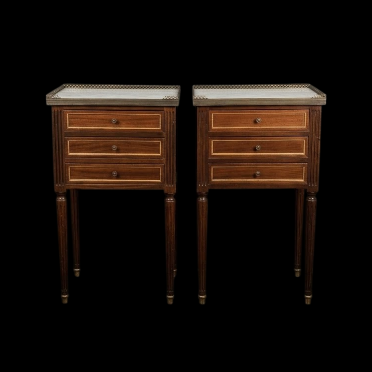 Paire de tables de chevets de style Louis XVI en acajou