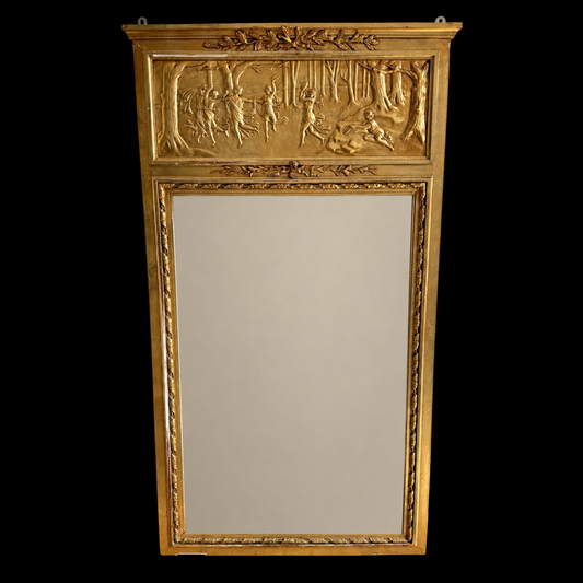 Trumeau doré de Style Louis XVI aux décors curieux